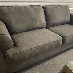 (Delivery)86” Excellent Condition Cozy Loveseat Couch 