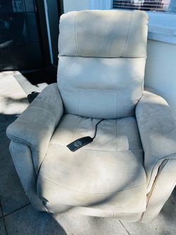 Home Meridian International "Abbey Lift Chair Stonewash Dune"