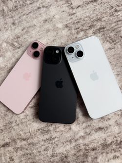 Selling iPhone 15 128GB 360$ Each Firm Any Carrier Unlocked or International in Good Condition