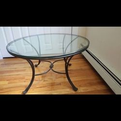 Wrought iron coffee table in mint condition
