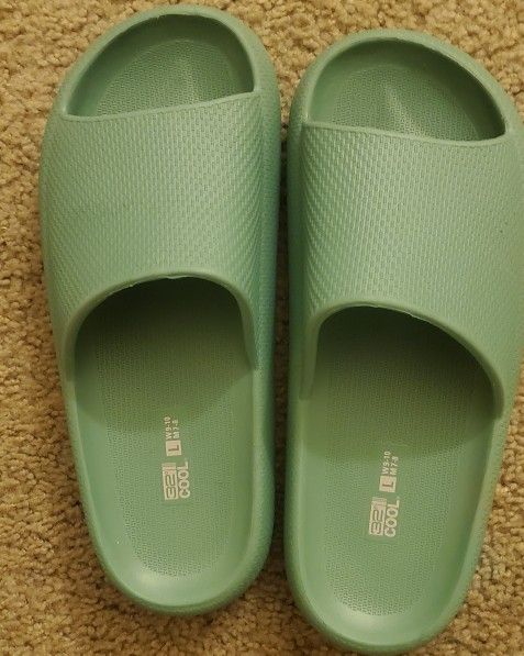 32 COOL LG SANDALS