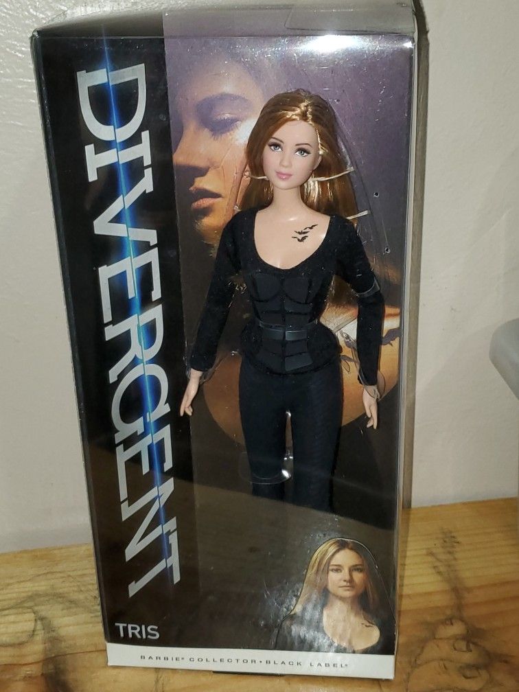 Divergent Movie Tris Black Label Doll By Mattel! 2014! Excellent Condition!