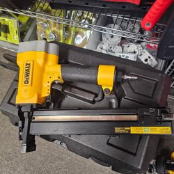 DEWALT Corded Pneumatic 16-Gauge 1 in. Crown Lathing Stapler
