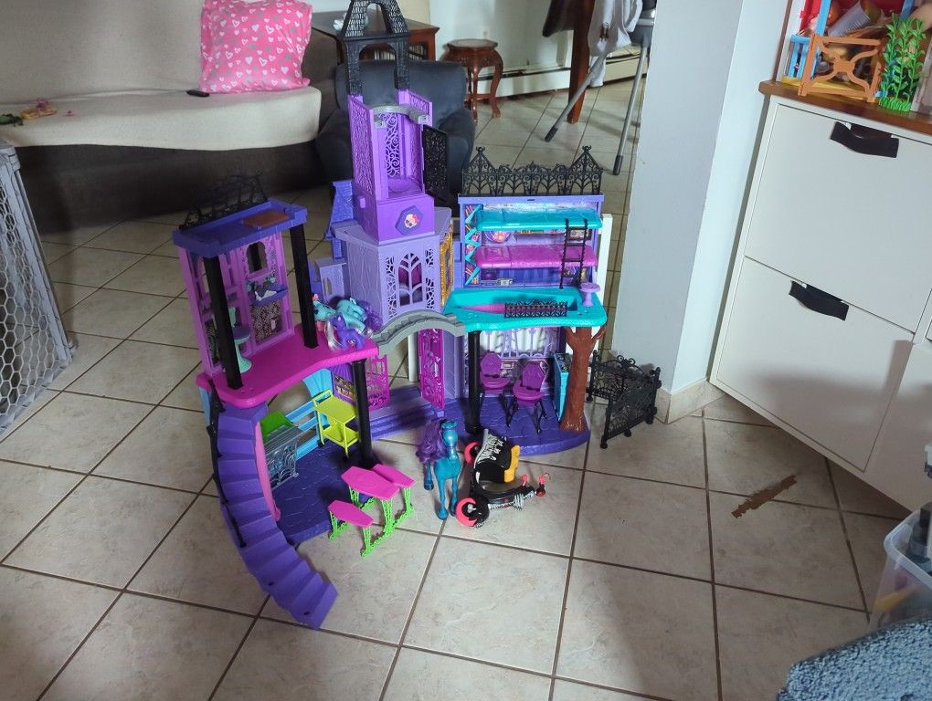 Monster High Dollhouse 
