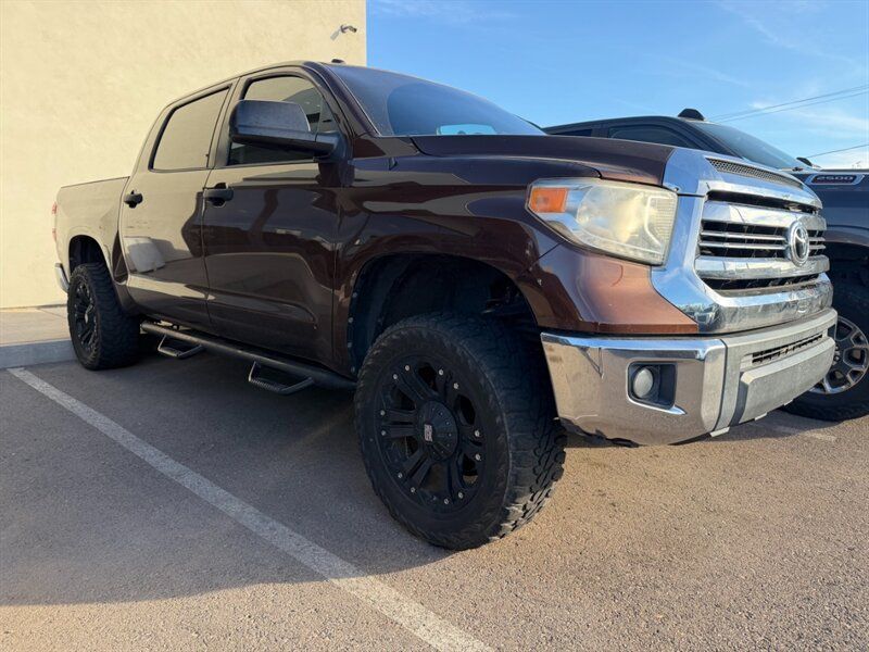 2017 Toyota Tundra CREWMAX 4WD TRUCK LOW MI TOYOTA TUNDRA 4X4 TRUCK