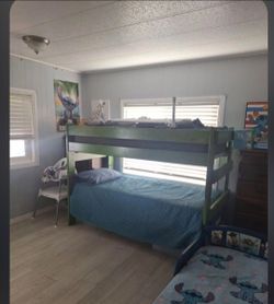 Twin bunkbeds