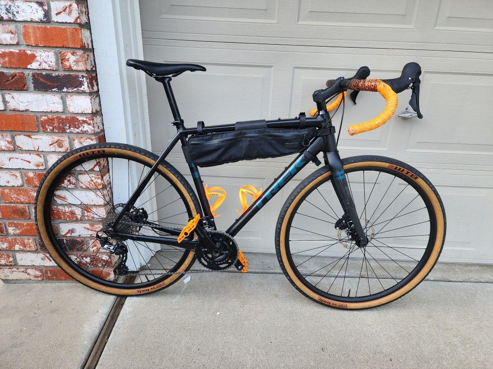 2021 Trek Checkpoint ALR 5 - 56cm - 2x11 Gearing - Upgrades