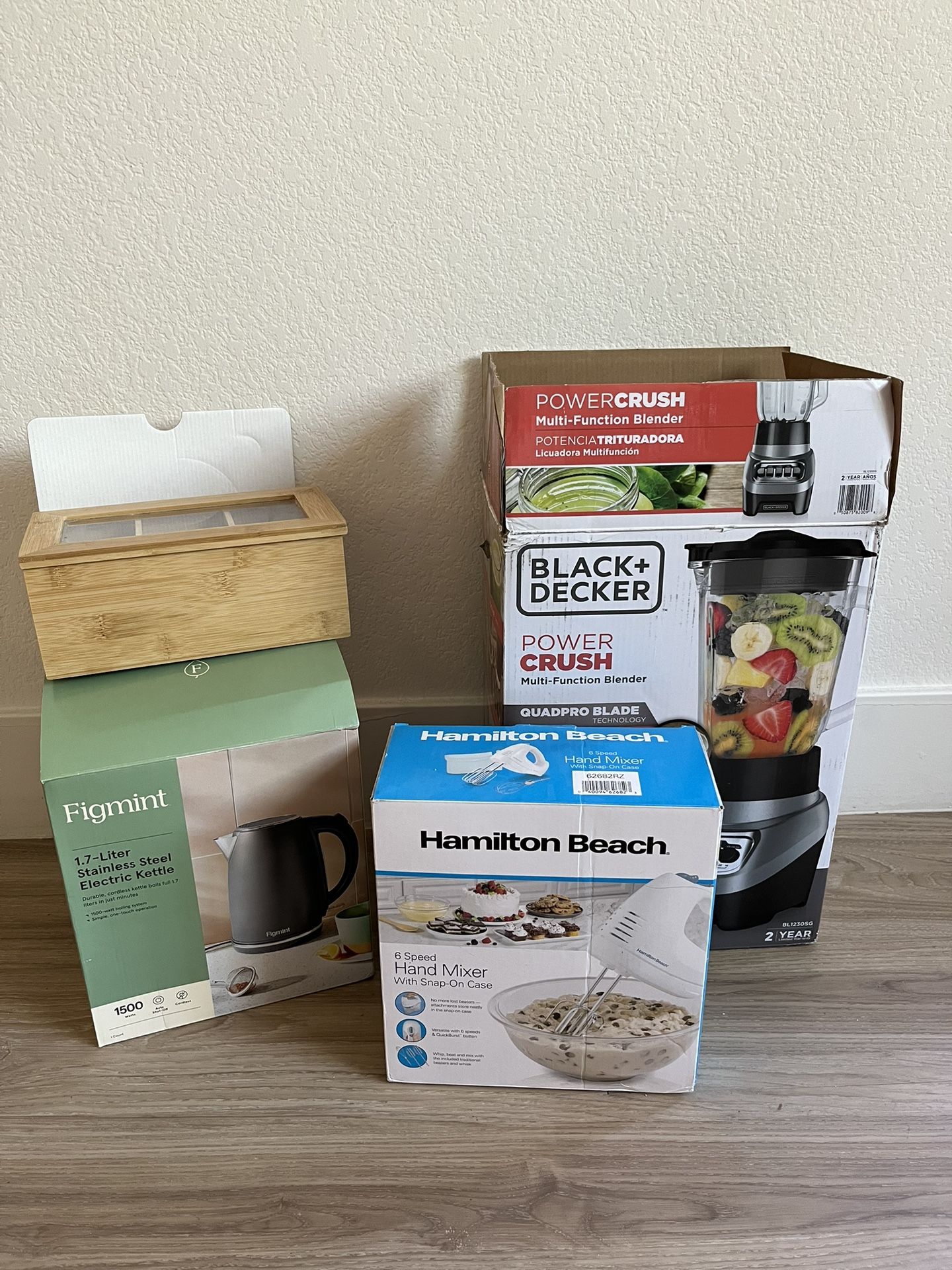 Kitchen Bundle (blender, Electric Tea Kettle, Hand Mixer)