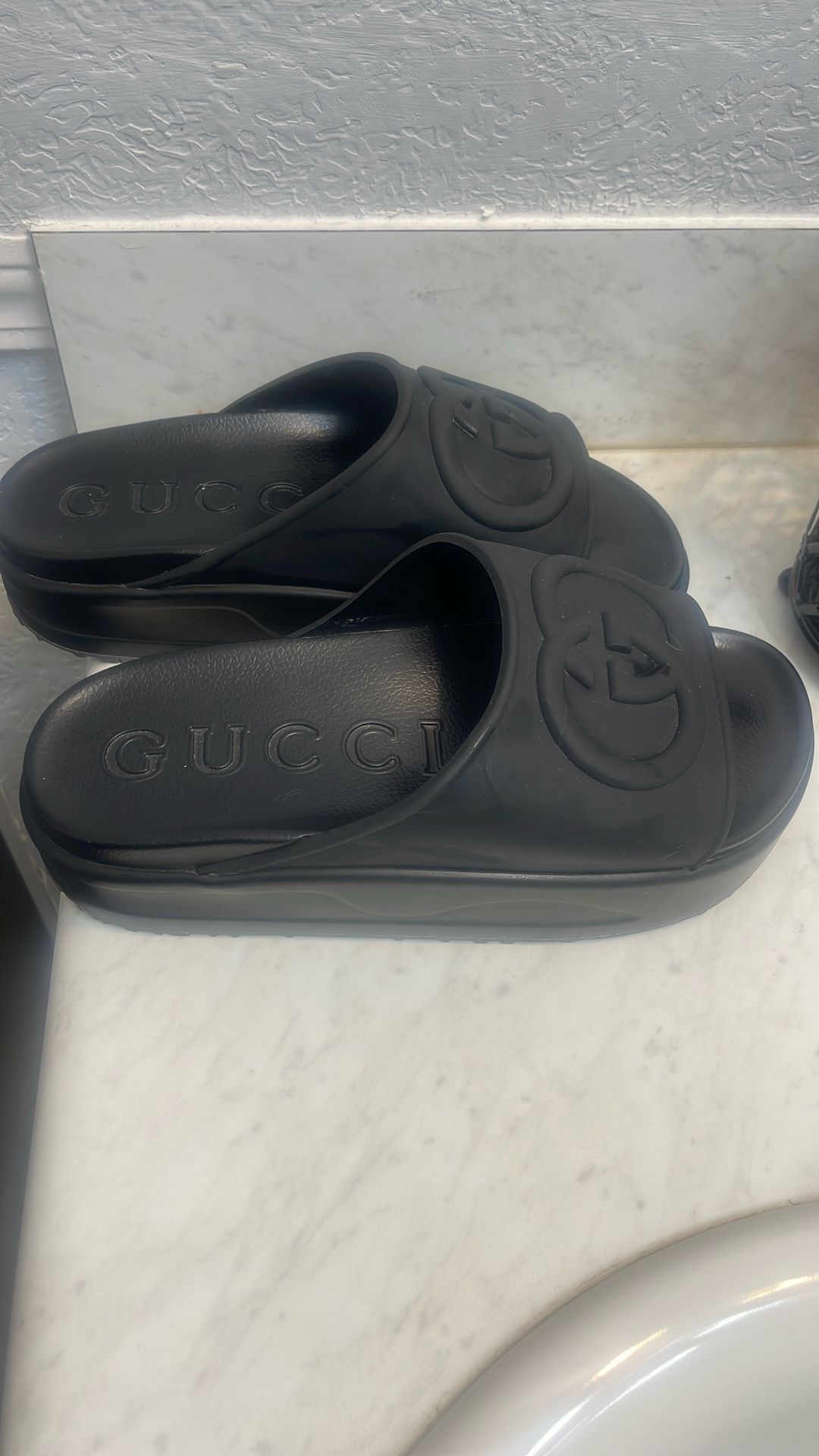 Women Gucci Slides Size 9