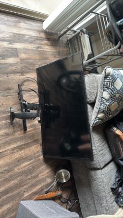 Samsung 32” LCD TV