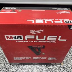 Milwaukee M18 FUEL 18-Volt Lithium-lon Brushless Cordless Gen I| 15- Gauge Angled Finish Nailer (Tool-