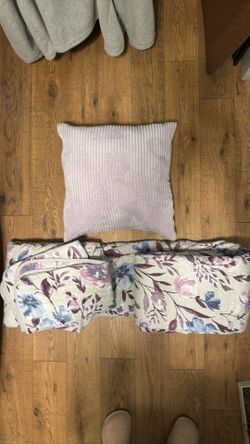 Queen Size Quilt Set in like new condition !