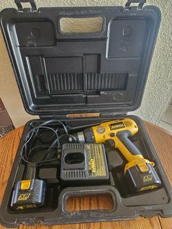 DeWalt DW962 Cordless Drill with Case, Charger, and 2 Batteries
