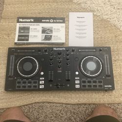 Numark Serato Mixtrack Controller