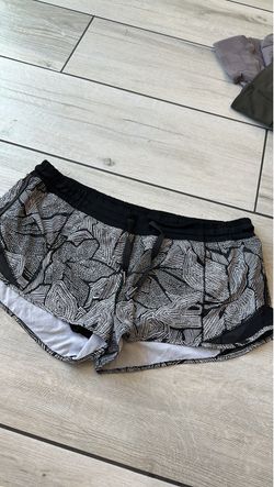 Lululemon Hotty Hot Lined Running Shorts-2" inseam-Black White Print