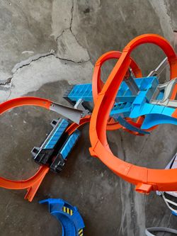 Hot wheels track