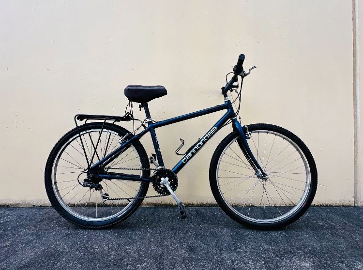 M200 Cannondale 26" Hybrid Mountain Bike / 24-Speed / 16 Aluminum Frame / NEW Grips /Shimano Equipped / Rear Rack / Ready To Ride