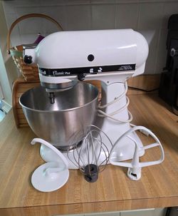 KitchenAid Classic Plus KSM75WH 275W 4.5Qt Tilt-Head Stand Mixer White