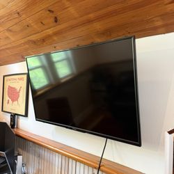42’’ Toshiba Fire TV (Wall Mount Included)
