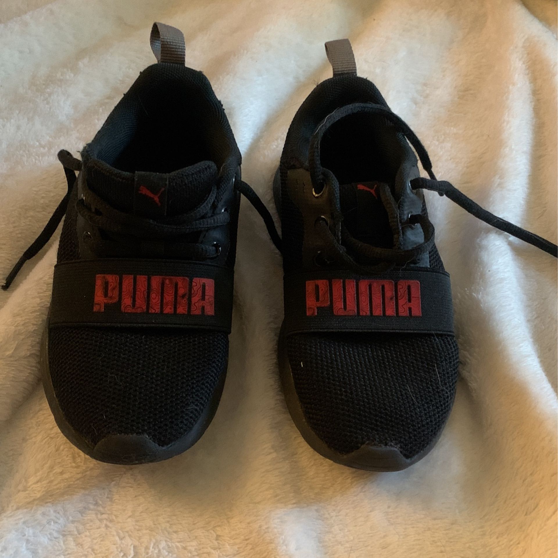 Boys PUMA sneakers Size 11 Only Worn Couple Times