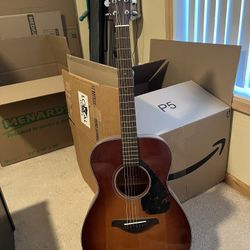 Yamaha FS700S acoustic Guitar With Case And Tuner