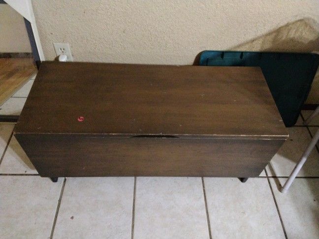 NICE WOODEN STORAGE CHEST