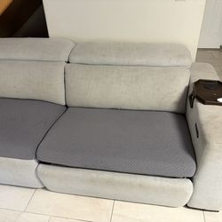 Gray Sectional/ Electronic Recline / Foot Rests