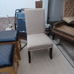 Accent Chairs 