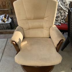Dutailer Adele Glider Rocking Chair 