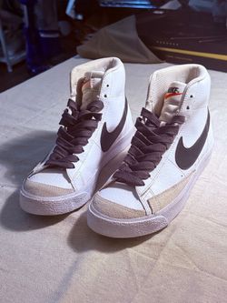 Nike Blazer Mid ‘77 (GS), White/Black/Team Orange size 5 youth / W 6.5 /M 5