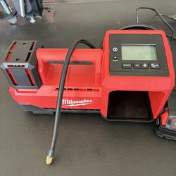Milwaukee M18 Cordless Inflator + 5.0Ah Battery