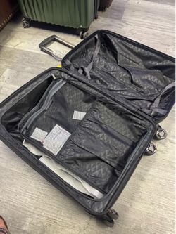Swissgear suitcase 22”
