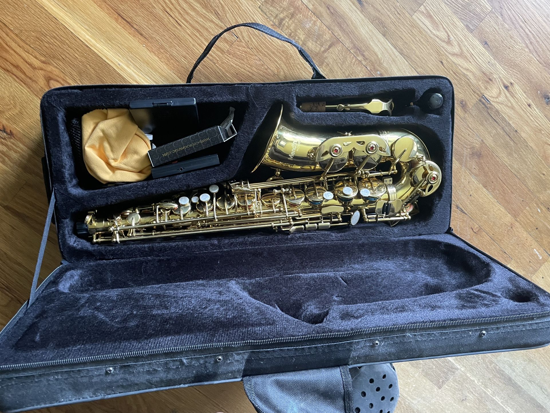 Mendini By Cecilio Alto Saxophone