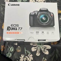 Canon EOS Rebel T7