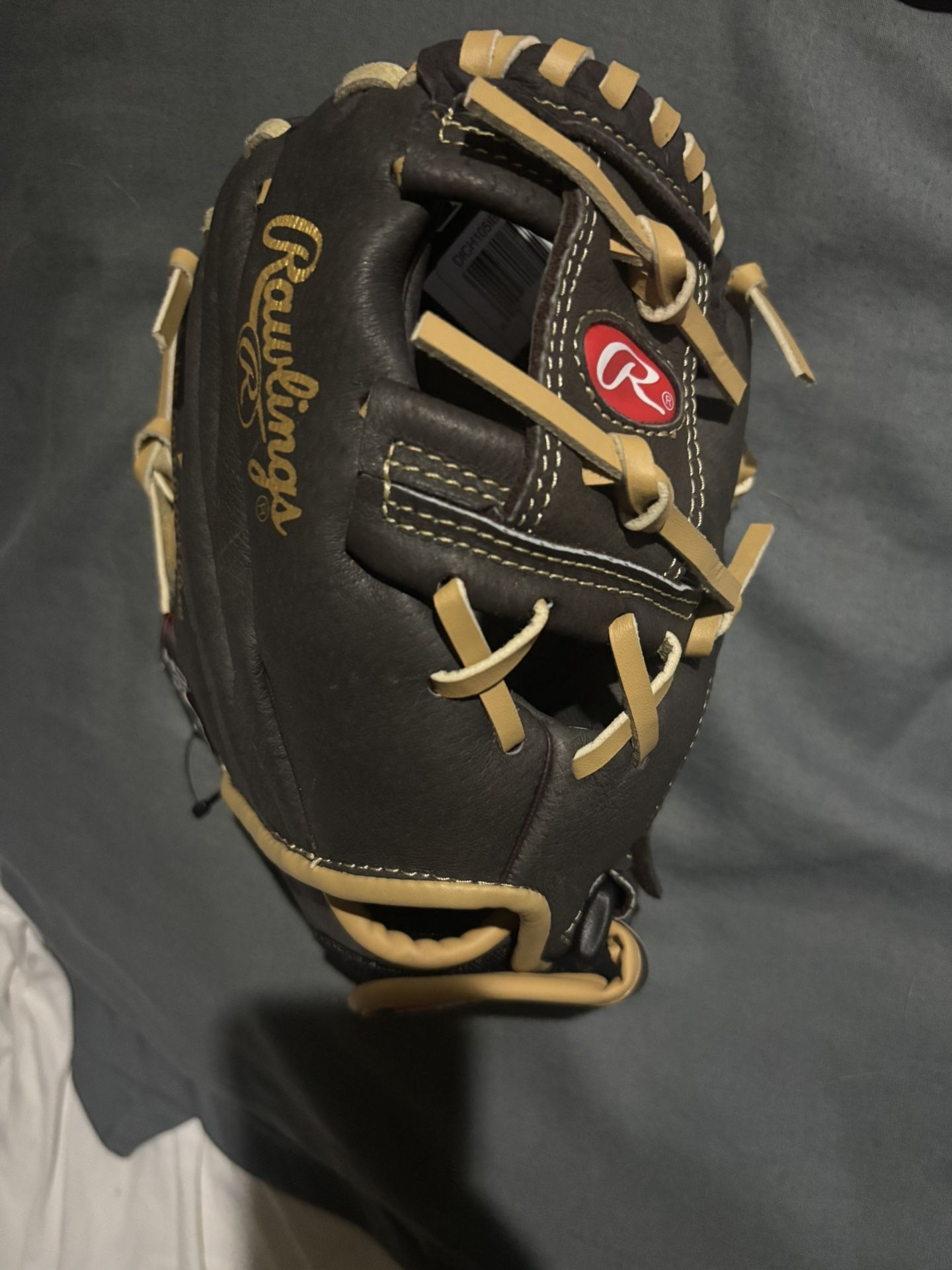 Rawlings Youth Glove Ages 7-9. 10 1/2”