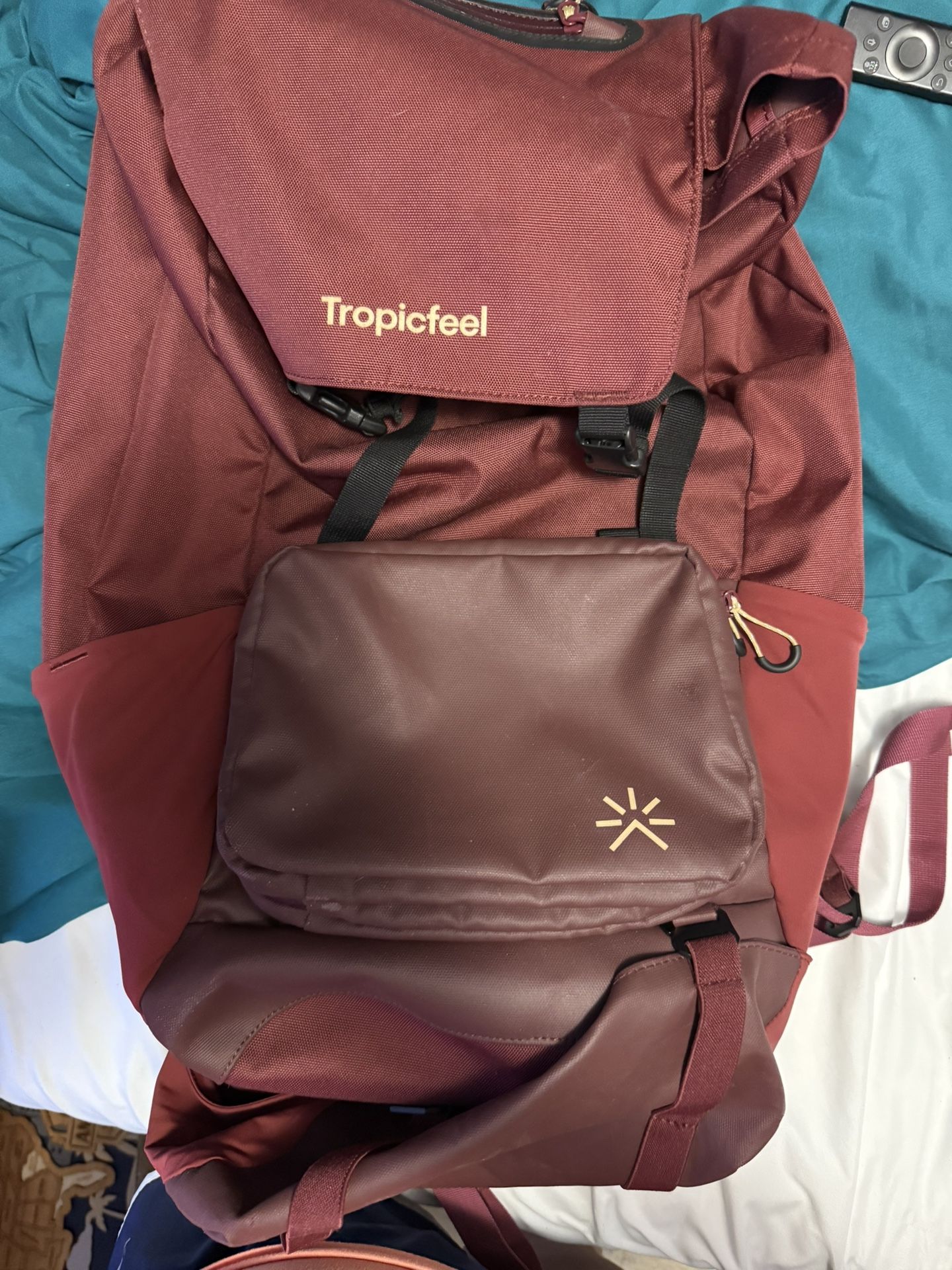 🎒 Tropicfeel Shell Travel Backpack – Expandable, Adventure-Ready