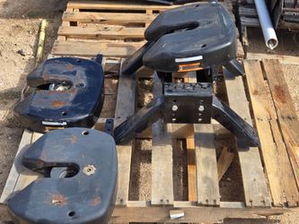 Reese 20k Fifth Wheel Hitch and 20k Sidewinder Pin Box