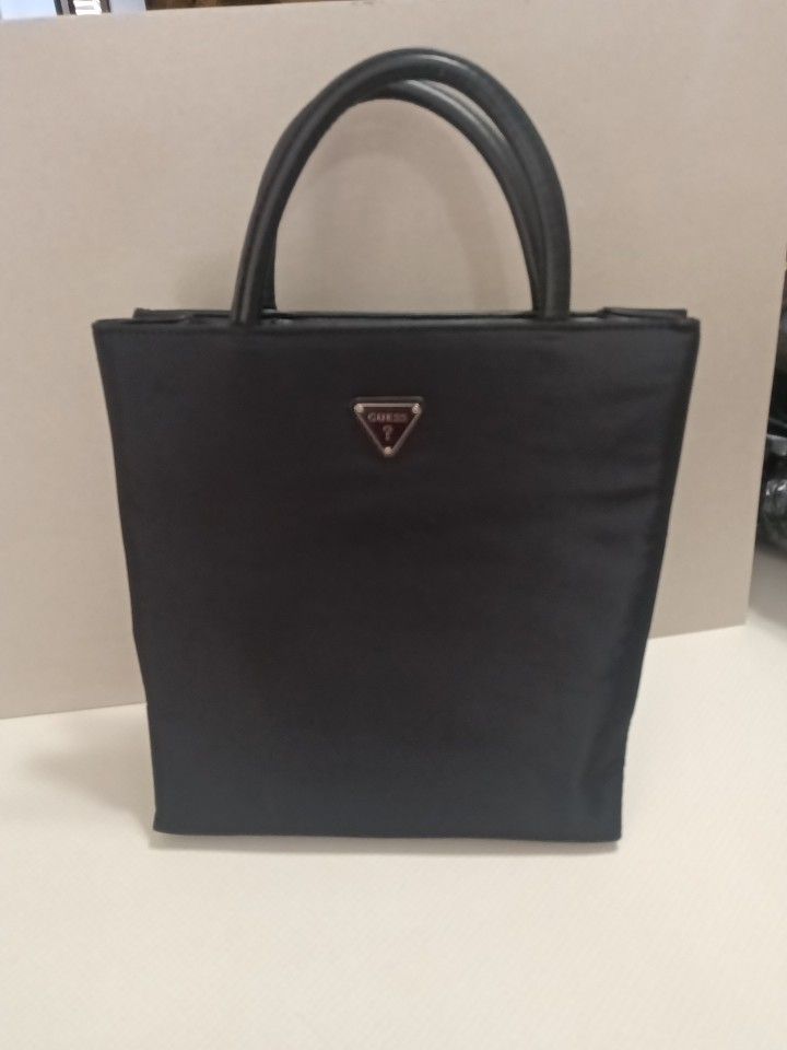 GUESS? Simple Black 11.5x11 Handbag Purse