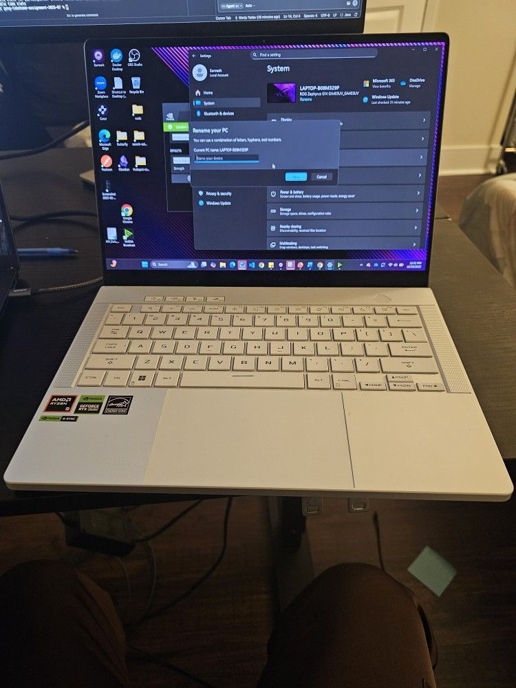 Laptop: ASUS ROG Zephyrus