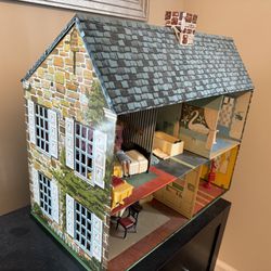 Vintage Doll House With Pieces! 