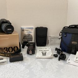 Nikon D300 with AF-S Nikkor 18-200mm VR lens + Nikon Speedlight SB-800 Camera Flash + Camera Bag