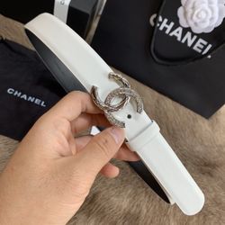 A pair of women's top boutique belt
