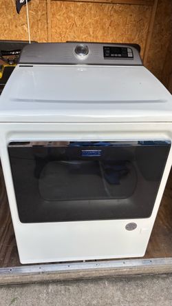 Dryer … MAYTAG… like new  Touch screen and Bluetooth