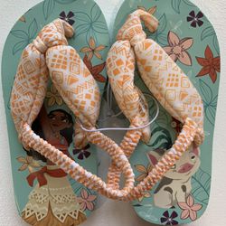 Disney store Moana Sandals 🩴 Size 7