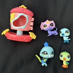 Lot of 4 LPS + Birdhouse/feeder