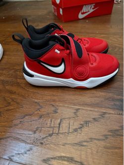 Boys tennis Shoes 5y
