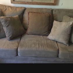 💕living room set couch, chair and W/11 pillows❣️
