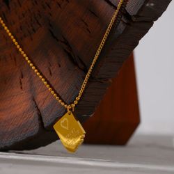 N110- Chic Necklace 18k gold square pendant!