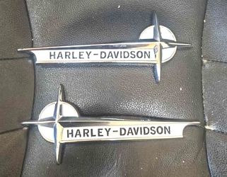 HARLEY DAVIDSON EMBLEM IN WHTE  METAL
