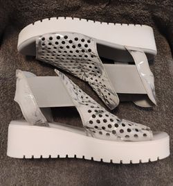 Silent D Women's ODEYA Cloudy Mix Silver Leather Sandal Size 10 New without Box